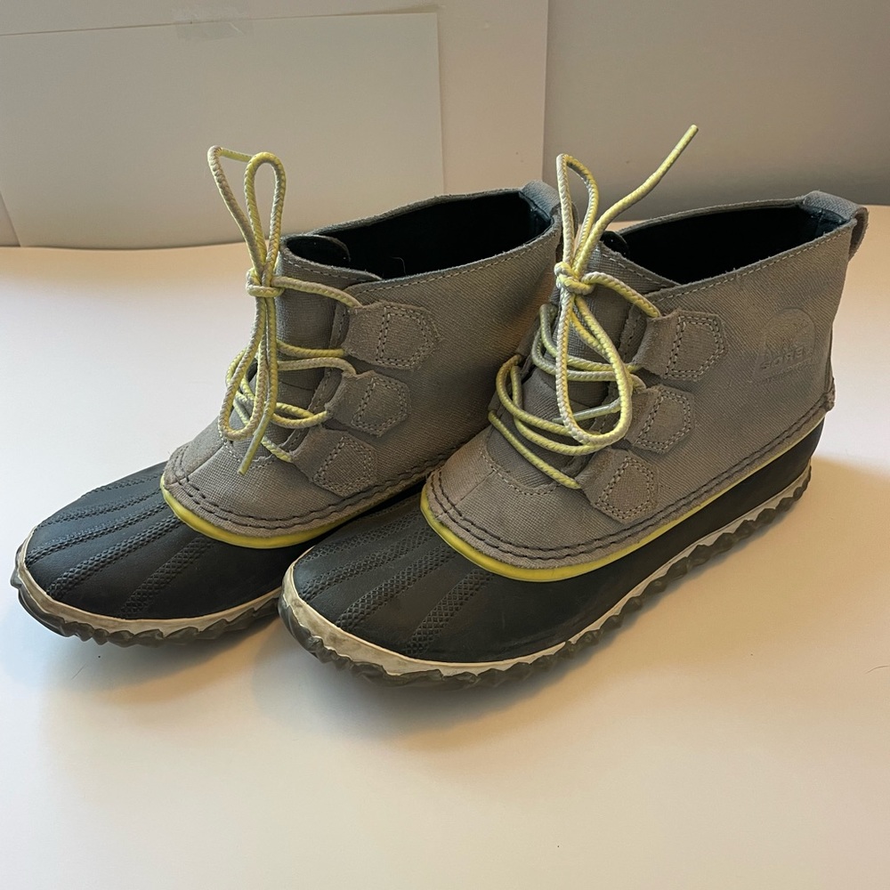 EUC Sorel Out N About booties